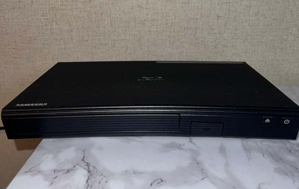 Samsung BD-J5700 Smart Wi-Fi Blu-ray Player - NO REMOTE CONTROL